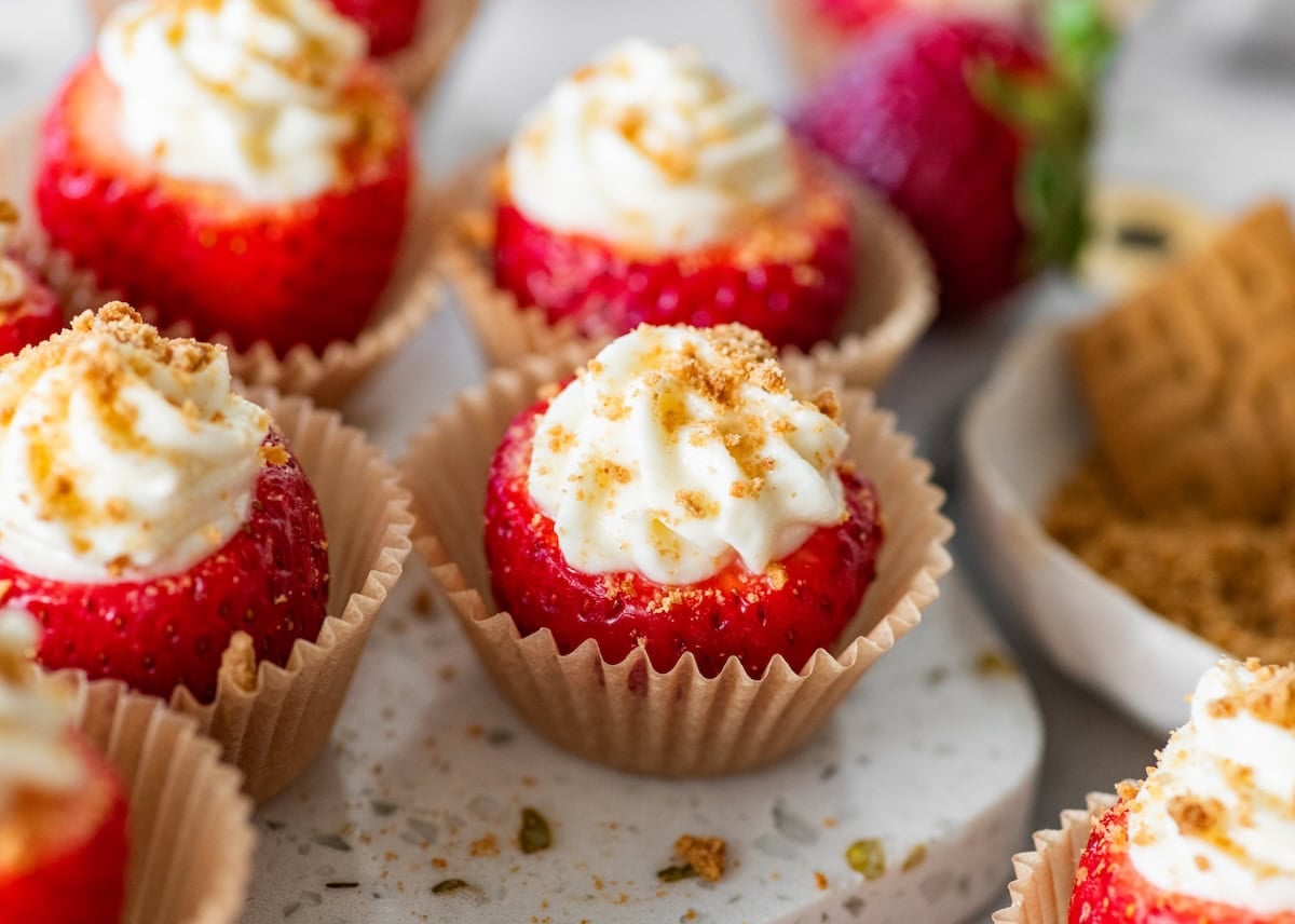 High-Protein Cheesecake Stuffed Strawberries – Eating Bird Food